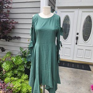 Gorgeous  BCBG  brand  emerald green dress peek a boo arms and shoulders  size